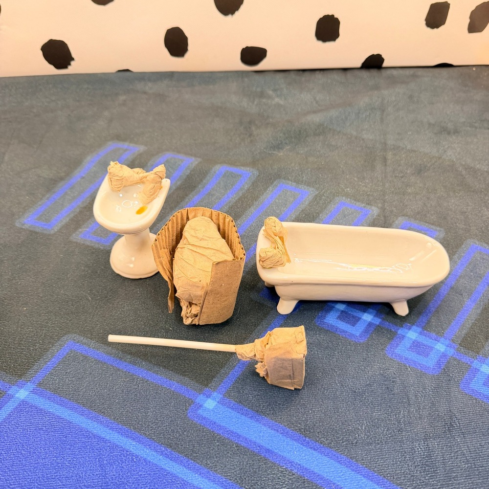 Vintage 1976 1:12 Dollhouse Porcelain Bathroom Set Clawfoot Tub Toilet NIB 92763